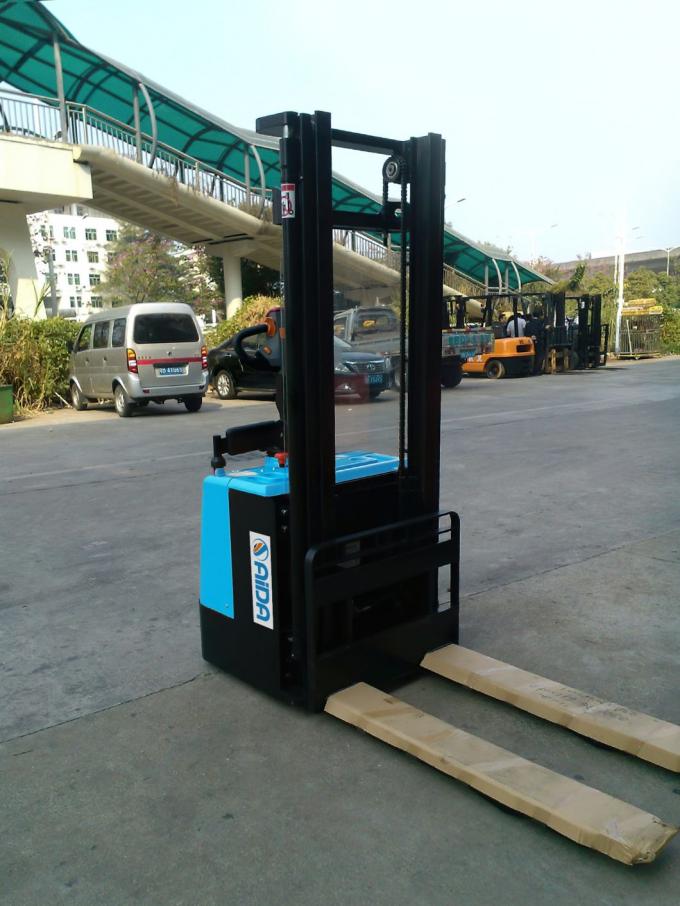 Estacionamento em empilhadeira elétrica em empilhadeira elétrica de 1 tonelada 1